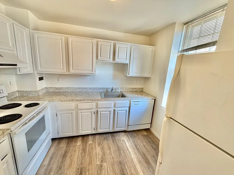 1718 Corcoran St NW #22 — Photo 7