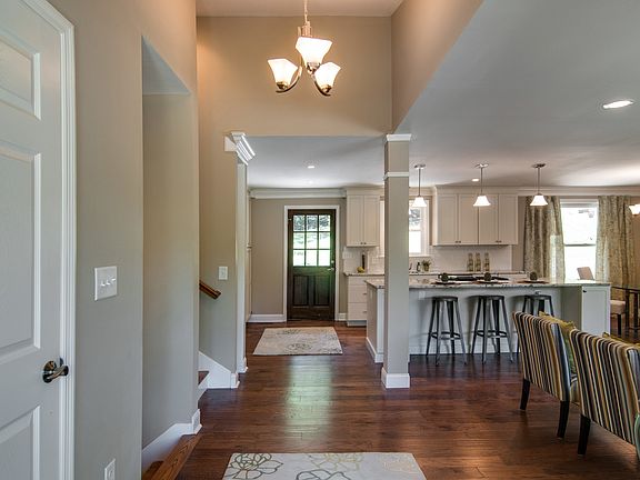 3rd image of 790 Saussy Pl