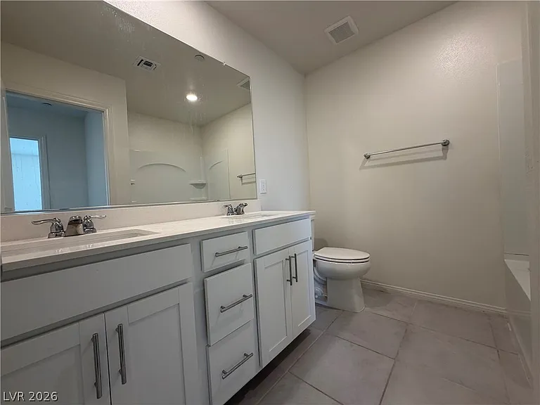 2562 Ofanto St — Photo 13