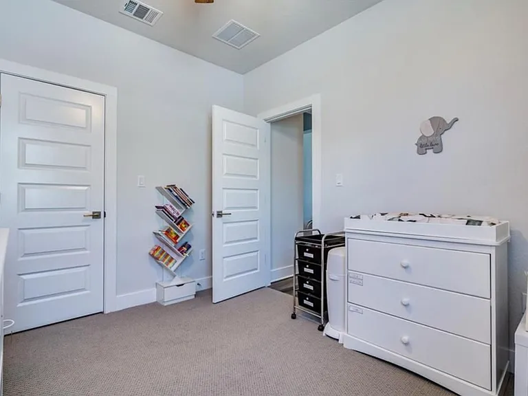 220 Sawtooth Mountain Way — Photo 2