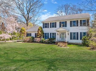 7 Wyona Ct, Huntington, NY 11743
