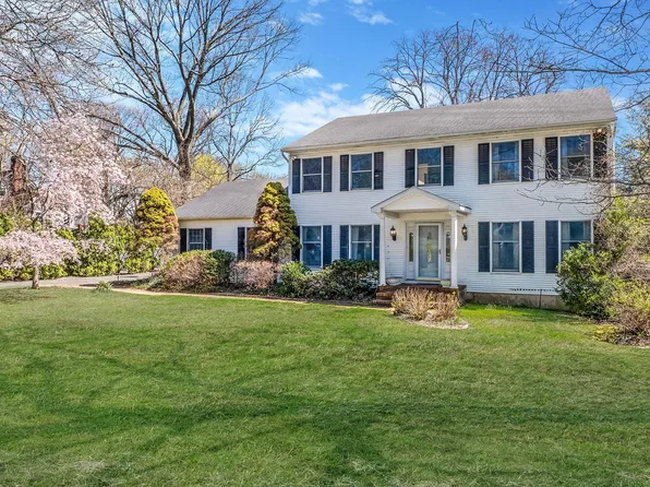 7 Wyona Court, Huntington, NY 11743