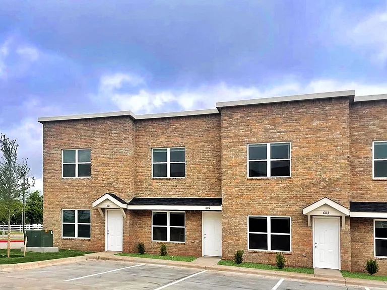 11800 N Western Ave — Photo 10