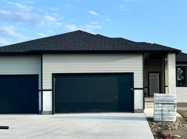 6814 Brookside Dr, Sioux City, IA 51106