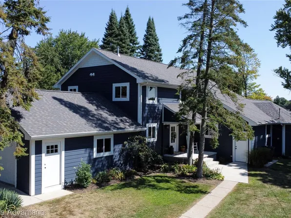 8806 Charbane Ave, White Lake, MI 48386
