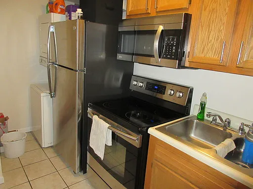 2 bed, 1.0 bath, $949 — Photo 4
