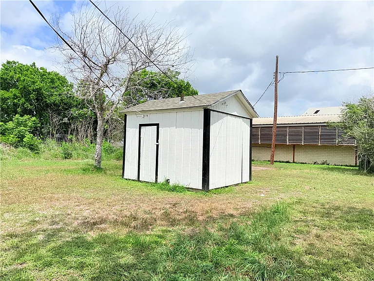 507 E Commons St — Photo 19