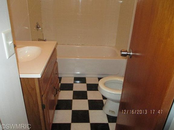 5th image of 2108 Swensberg Ave NE