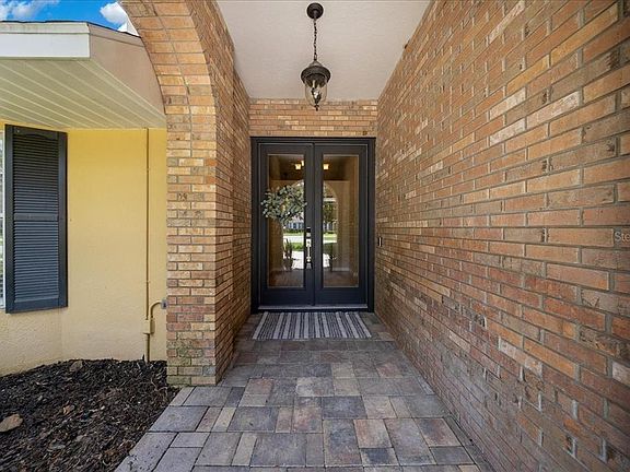 4th image of 2420 SE 15th St