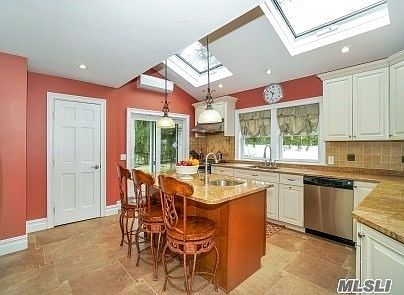 5th image of 24 Astor Ave