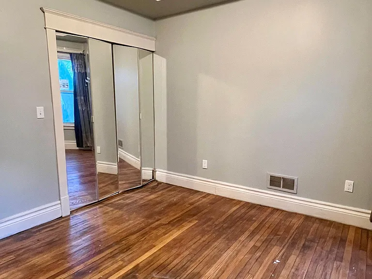 239 Oxford Ave #LR — Photo 8