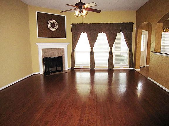 5th image of 26606 Wildwood Ct