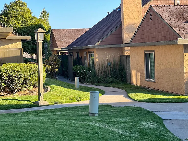 9022 Flanders Dr — Photo 2