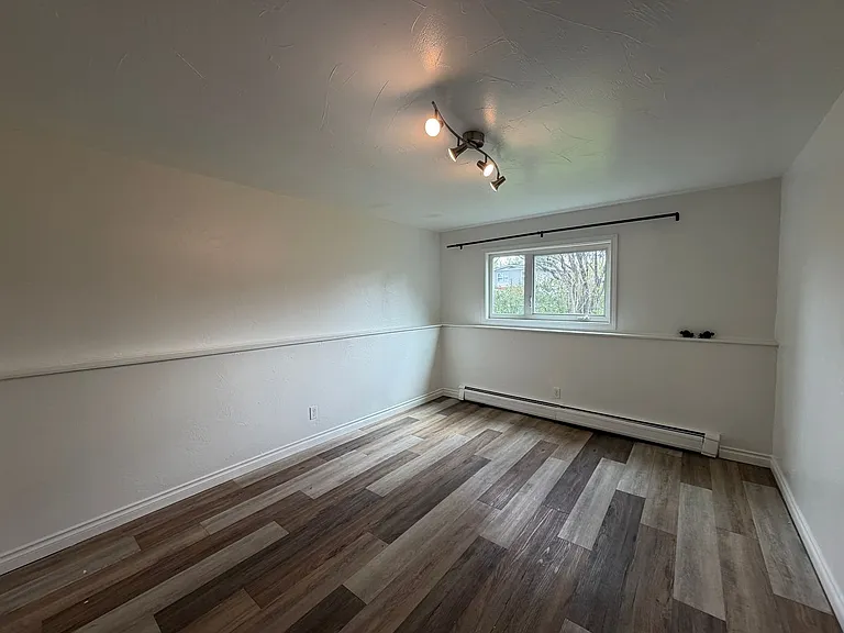 320 Thomas Cir — Photo 16