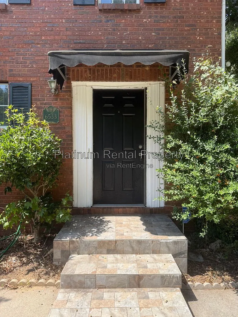 2 bed, 2.5 bath, 1452 sqft, $1,800 — Photo 2