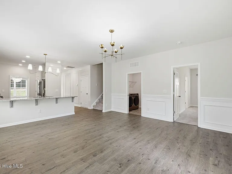 105 Village Dr — Photo 23