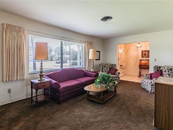5th image of 5109 Venetian Blvd NE