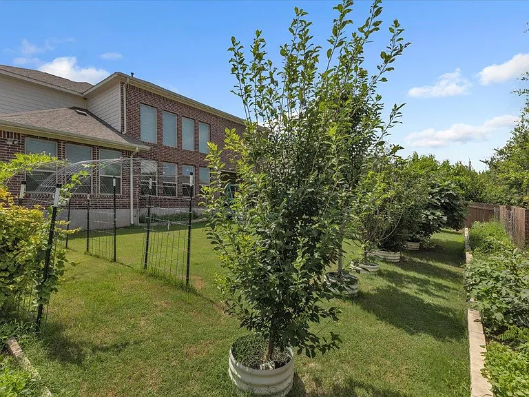 2517 Cappelle Way — Photo 40
