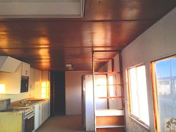 3rd image of 9586 Avenue E