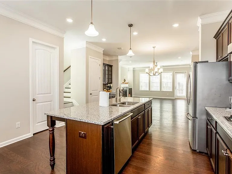 335 Beacons Pl — Photo 11