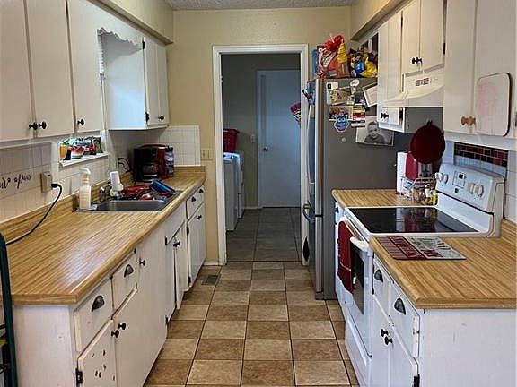 2nd image of 2221 S 16th St