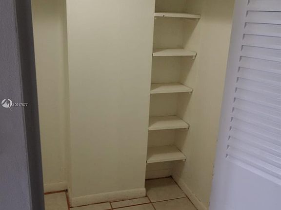 5th image of 2025 NE 164th St APT 405