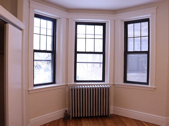 3rd image of 56 Queensberry St APT 7