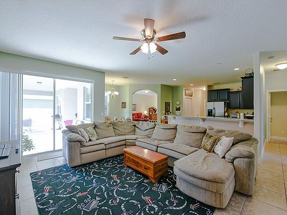 3rd image of 325 Skyview Pl