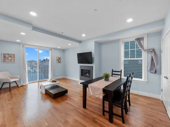809 Boylston St #2, Brookline, MA 02467
