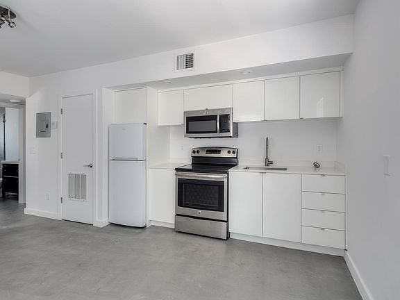 3rd image of 450 NE 62nd St APT 2
