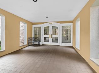 5601 Coach Gate Wynde APT 6, Windy Hills, KY 40207