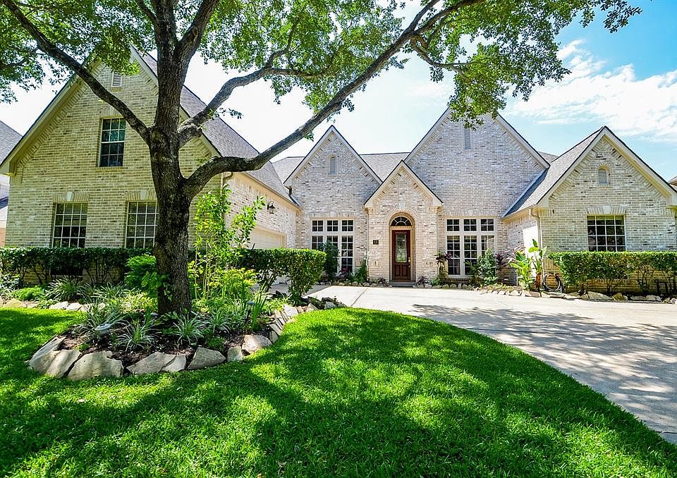 1st image of 13 Lake Mist Dr