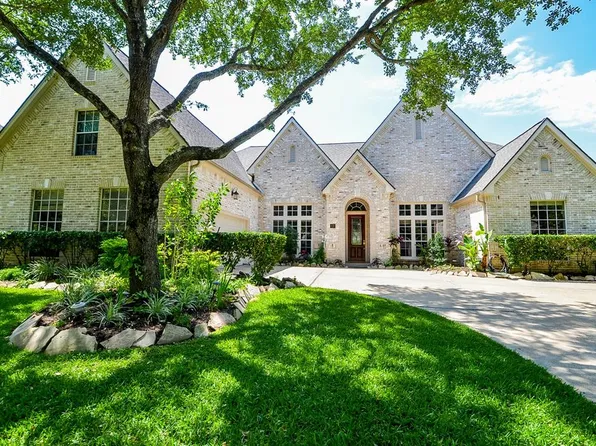 13 Lake Mist Dr, Sugar Land, TX 77479
