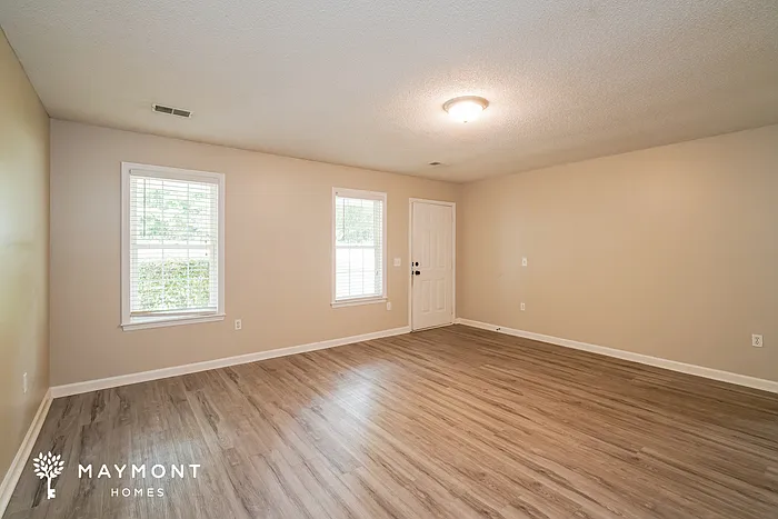 213 Taylor Dr — Photo 3