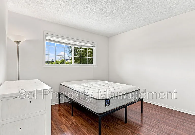 426 Swift St — Photo 15