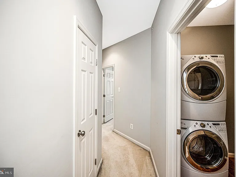 2515 Eastbourne Dr — Photo 17