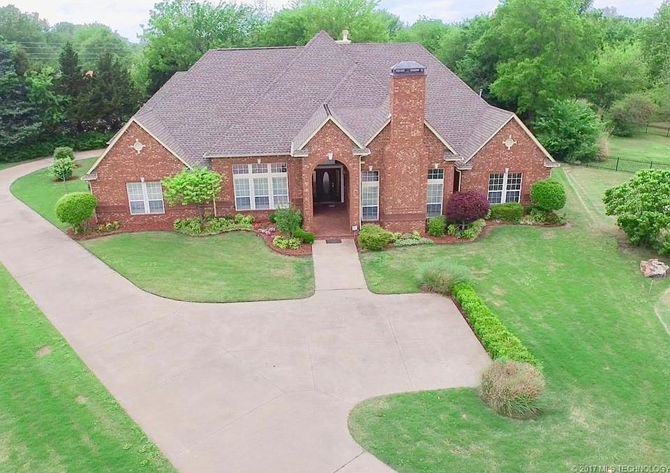 1st image of 304 Ashton Dr