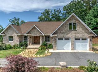 68 Challedon Dr, Candler, NC 28715