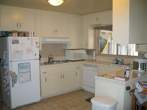 Updated Kitchen with Upgraded Appliances