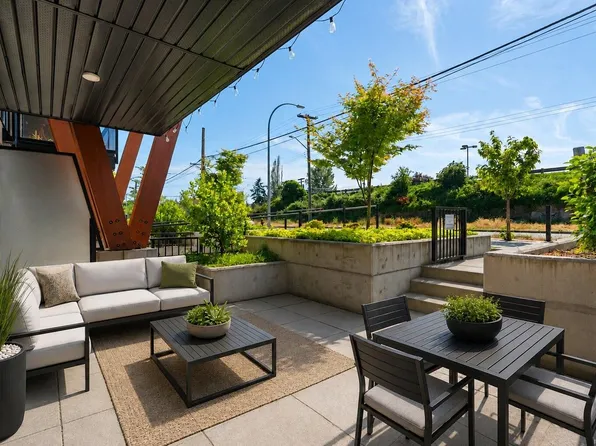 135 Haliburton St #102, Nanaimo, BC V9R 4V9
