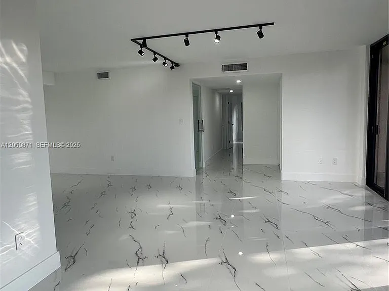 20610 NE 7th Ct — Photo 9