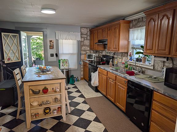 2nd image of 50 Green St