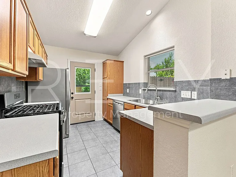 103 Prairie Springs Loop — Photo 12
