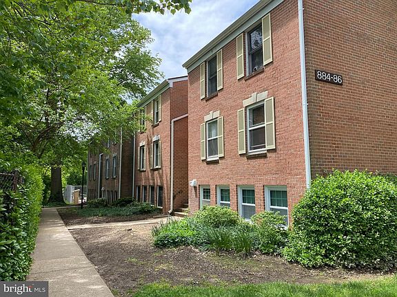 2nd image of 884 Quince Orchard Blvd APT 101