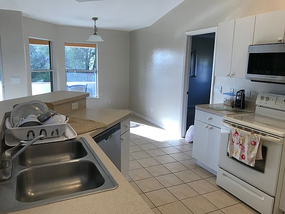 4th image of 708 NE 1st Ave