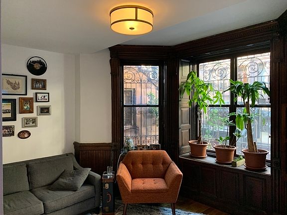 2nd image of 10 W 122nd St #1
