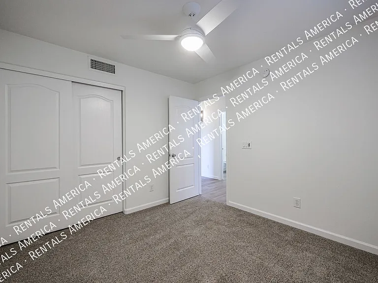 2276 S Bahama Dr — Photo 24