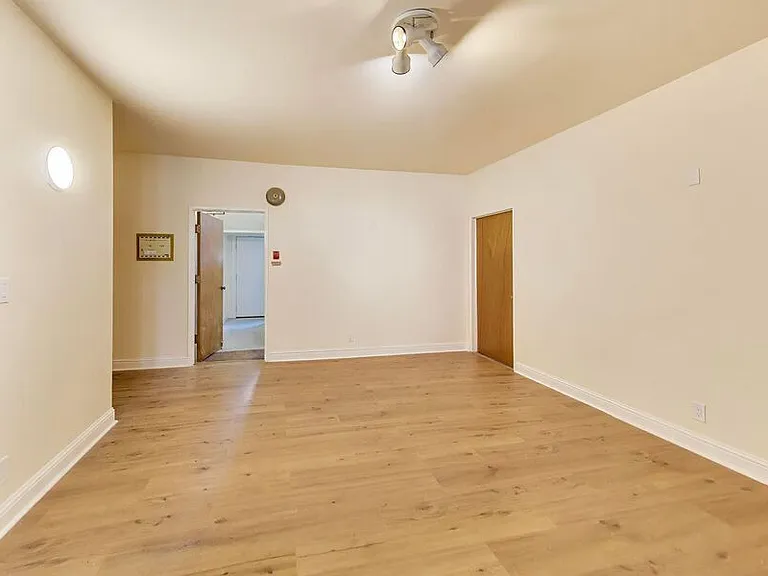 1534 Arch St #3 — Photo 17