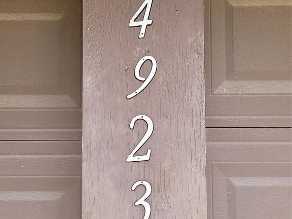 2nd image of 4923 Fitzwater Dr