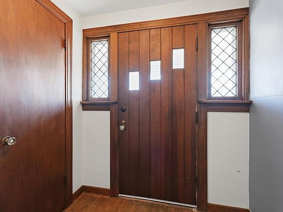 3rd image of 1611 Cherokee Rd